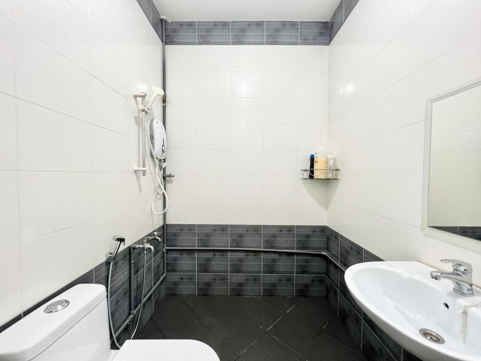 5 Min Ciq Landed Party House 12 Pax Vila Johor Bahru